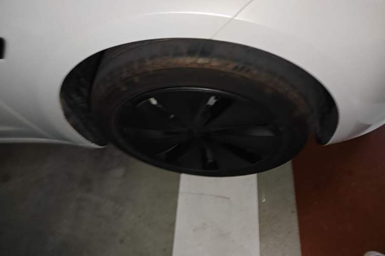 Used Tesla Model 3 2025 Model Revised Long-Range Rear-Wheel-Drive Version Right Front Wheel Hub