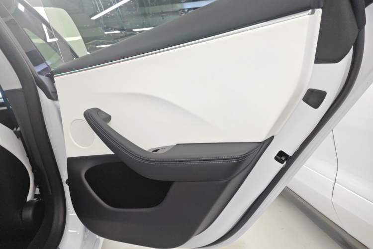 Used Tesla Model 3 2025 Model High-Performance All-Wheel-Drive Version Right Rear Door Interior