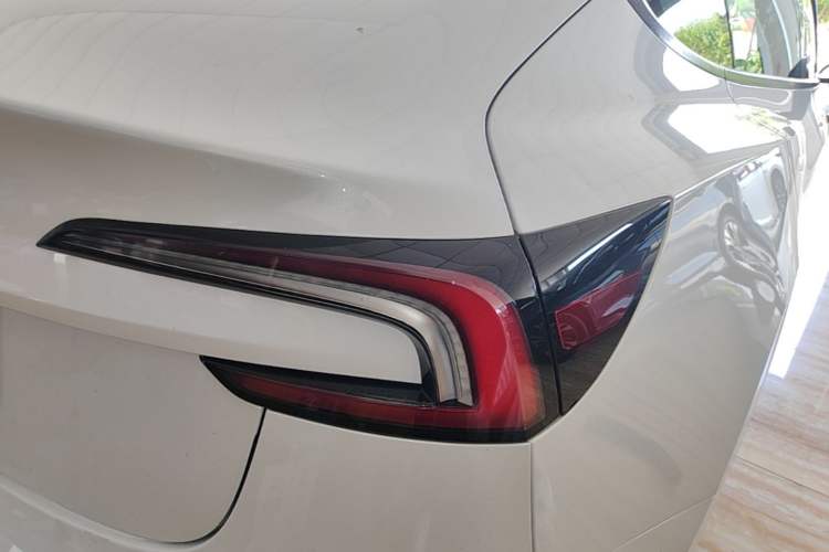 Used Tesla Model 3 2025 Long-Range All-Wheel-Drive Version Right Rear Taillight