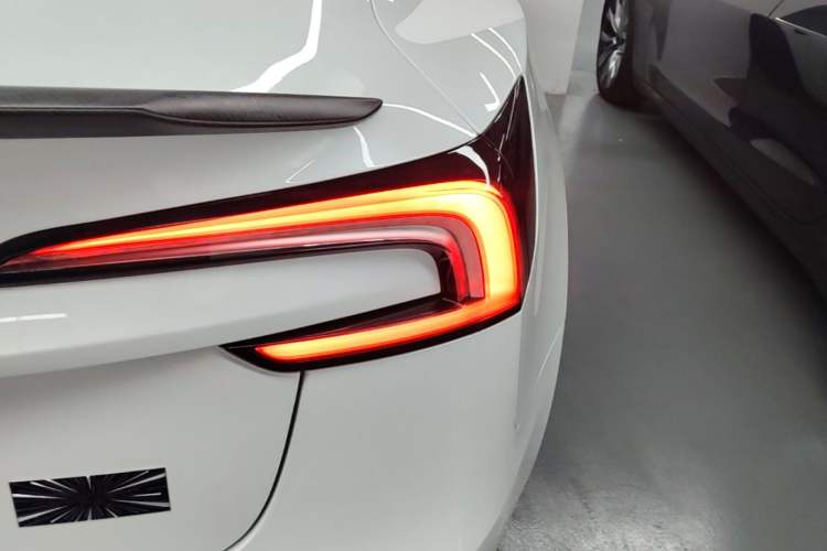 Used Tesla Model 3 2025 Model High-Performance All-Wheel-Drive Version Right Rear Taillight