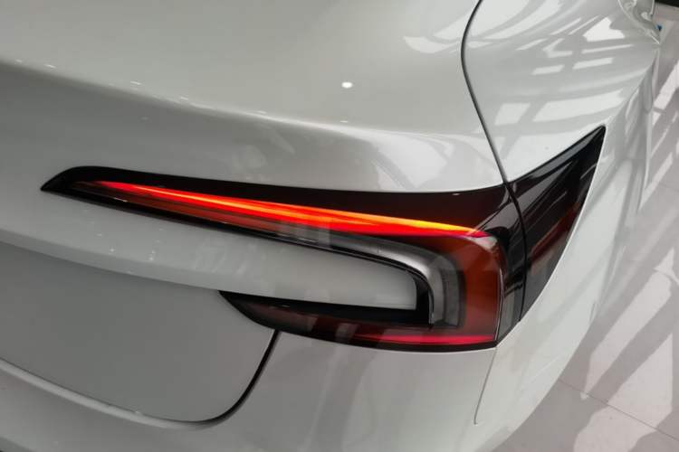 Used Tesla Model 3 2025 Model Revised Rear-Wheel-Drive Version Right Rear Taillight