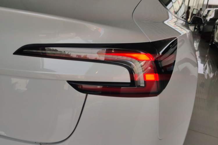 Used Tesla Model 3 2025 Model Revised Long-Range Rear-Wheel-Drive Version Right Rear Taillight