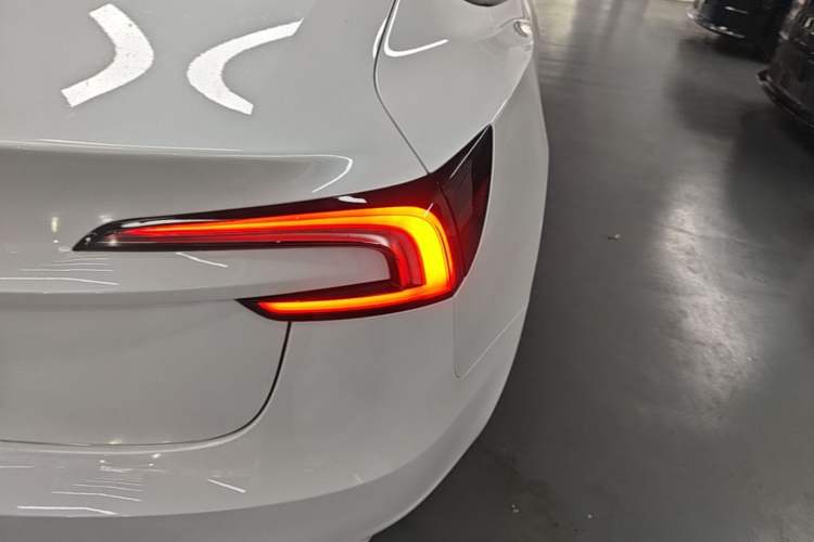 Used Tesla Model 3 2025 Model Revised Rear-Wheel-Drive Version Right Rear Taillight