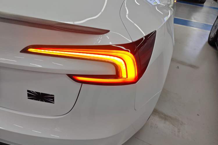 Used Tesla Model 3 2025 Model High-Performance All-Wheel-Drive Version Right Rear Taillight