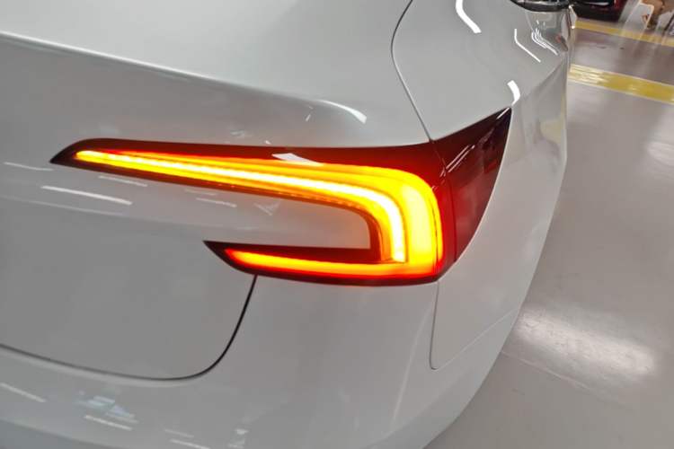 Used Tesla Model 3 2025 Model Revised Long-Range Rear-Wheel-Drive Version Right Rear Taillight