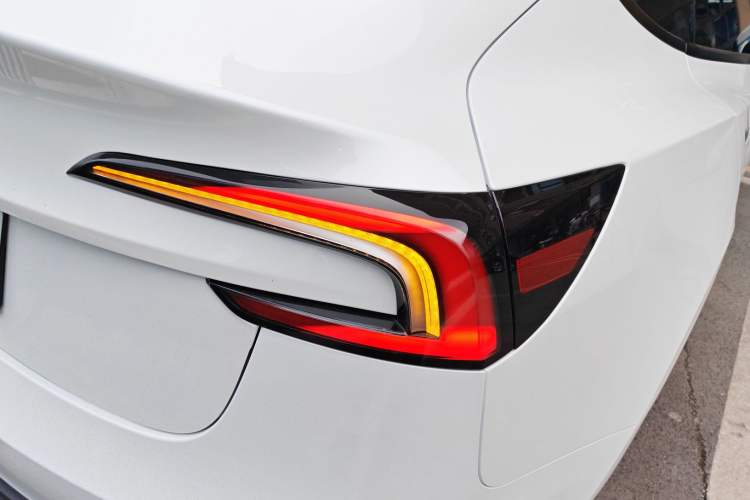 Used Tesla Model 3 2025 Long-Range All-Wheel-Drive Version Right Rear Taillight