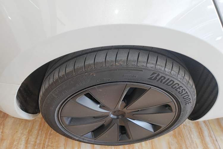 Used Tesla Model 3 2025 Long-Range All-Wheel-Drive Version Right Rear Wheel Hub