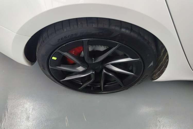 Used Tesla Model 3 2025 Model High-Performance All-Wheel-Drive Version Right Rear Wheel Hub