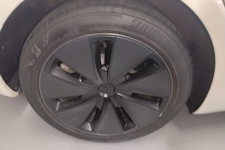 Used Tesla Model 3 2025 Rear-Wheel-Drive Version Right Rear Wheel Hub