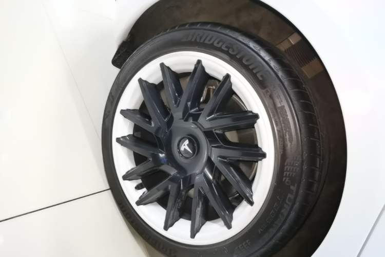 Used Tesla Model 3 2025 Rear-Wheel-Drive Version Right Rear Wheel Hub
