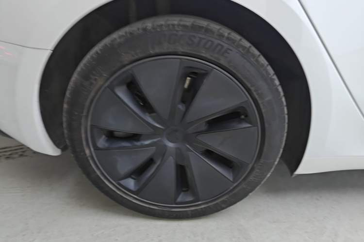 Used Tesla Model 3 2025 Rear-Wheel-Drive Version Right Rear Wheel Hub