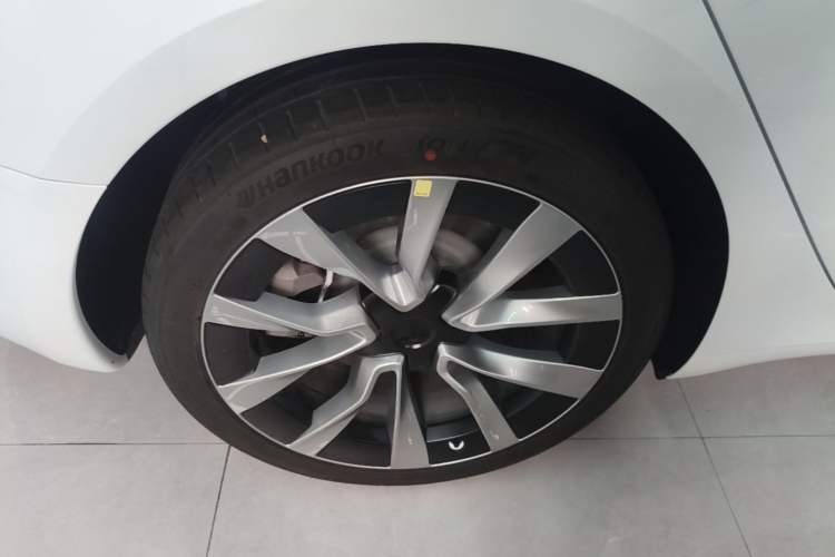 Used Tesla Model 3 2025 Model Revised Long-Range Rear-Wheel-Drive Version Right Rear Wheel Hub