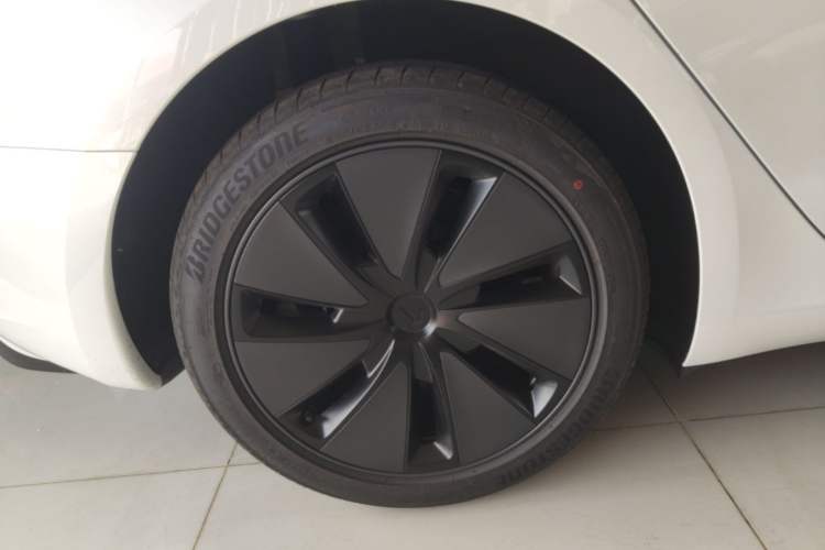 Used Tesla Model 3 2025 Model Revised Long-Range Rear-Wheel-Drive Version Right Rear Wheel Hub