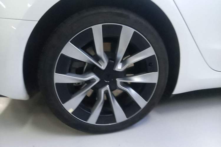 Used Tesla Model 3 2025 Model Revised Long-Range Rear-Wheel-Drive Version Right Rear Wheel Hub