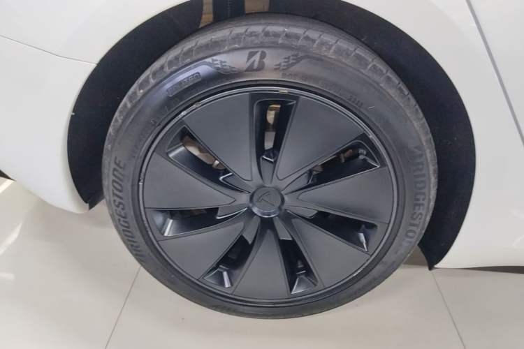 Used Tesla Model 3 2025 Model Revised Long-Range All-Wheel-Drive Version Right Rear Wheel Hub