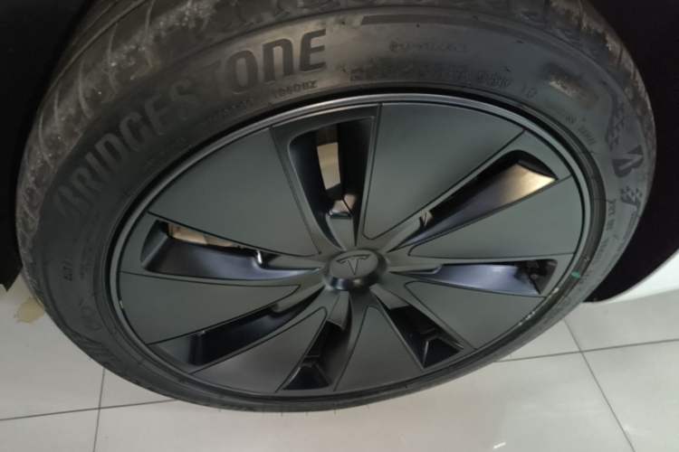 Used Tesla Model 3 2025 Rear-Wheel-Drive Version Right Rear Wheel Hub