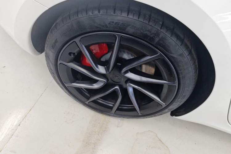Used Tesla Model 3 2025 Model High-Performance All-Wheel-Drive Version Right Rear Wheel Hub