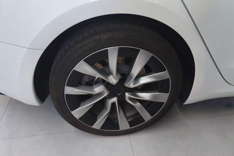 Used Tesla Model 3 2025 Rear-Wheel-Drive Version Right Rear Wheel Hub