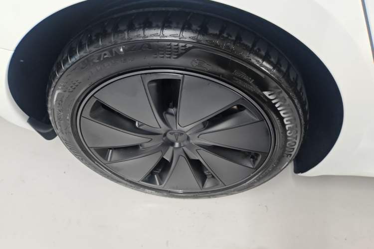 Used Tesla Model 3 2025 Model Revised Long-Range Rear-Wheel-Drive Version Right Rear Wheel Hub