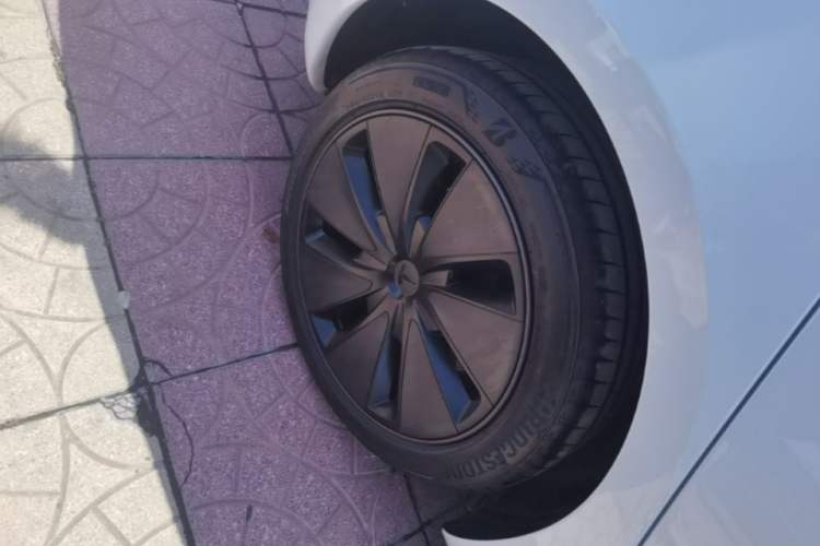 Used Tesla Model 3 2025 Long-Range All-Wheel-Drive Version Right Rear Wheel Hub