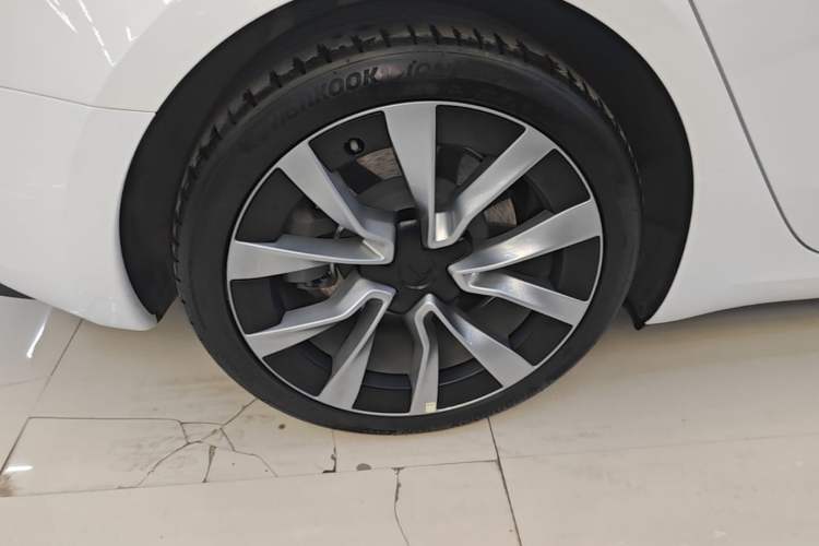 Used Tesla Model 3 2025 Rear-Wheel-Drive Version Right Rear Wheel Hub