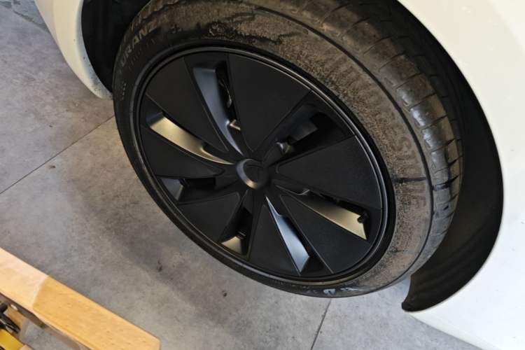 Used Tesla Model 3 2025 Rear-Wheel-Drive Version Right Rear Wheel Hub