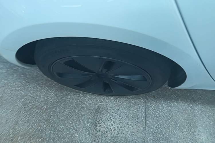 Used Tesla Model 3 2025 Rear-Wheel-Drive Version Right Rear Wheel Hub