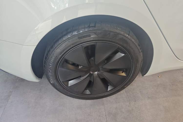 Used Tesla Model 3 2025 Rear-Wheel-Drive Version Right Rear Wheel Hub