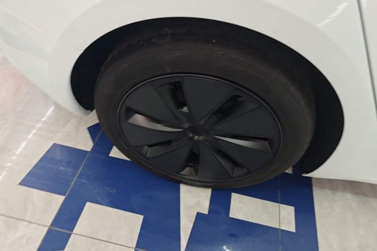 Used Tesla Model 3 2025 Rear-Wheel-Drive Version Right Rear Wheel Hub