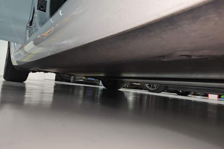 Used Tesla Model 3 2025 Long-Range All-Wheel-Drive Version Right Side Sill
