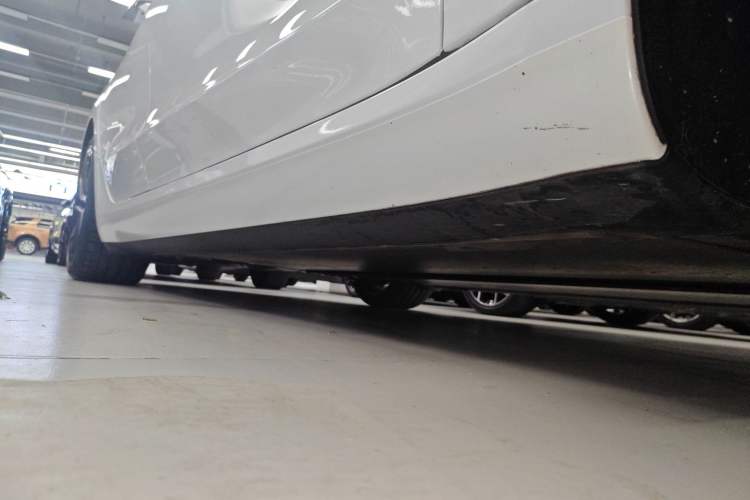 Used Tesla Model 3 2025 Model High-Performance All-Wheel-Drive Version Right Side Sill