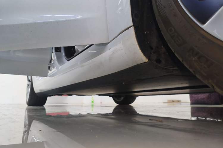 Used Tesla Model 3 2025 Rear-Wheel-Drive Version Right Side Sill