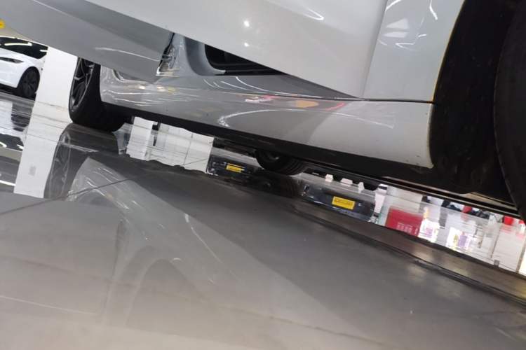 Used Tesla Model 3 2025 Model High-Performance All-Wheel-Drive Version Right Side Sill