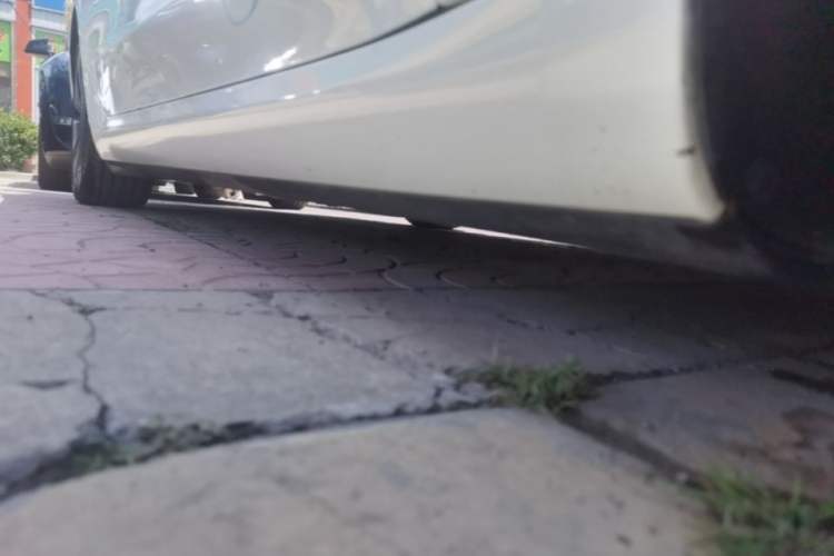 Used Tesla Model 3 2025 Long-Range All-Wheel-Drive Version Right Side Sill