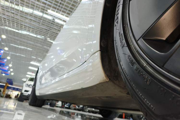 Used Tesla Model 3 2025 Rear-Wheel-Drive Version Right Side Sill