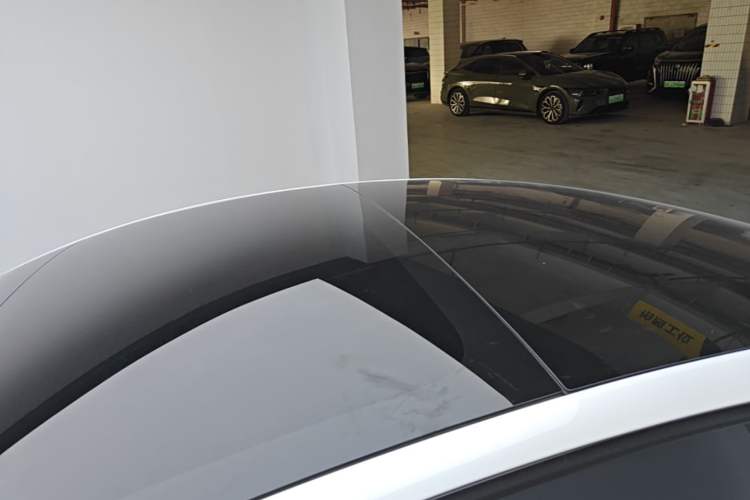 Used Tesla Model 3 2025 Rear-Wheel-Drive Version Roof