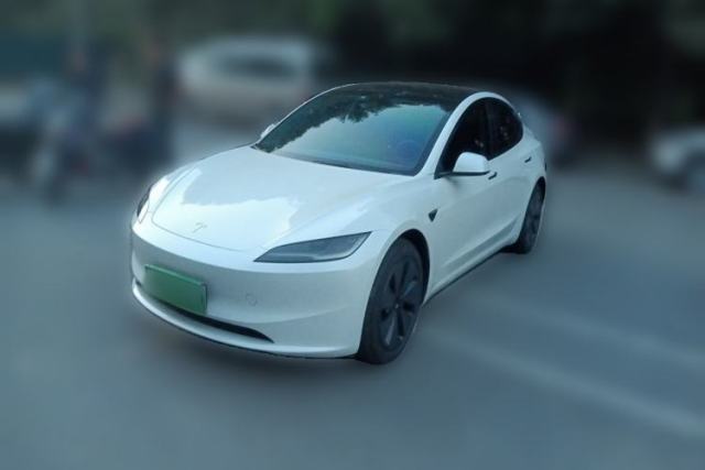 Używany Tesla Model 3 2025 Model Revised Rear-Wheel-Drive Version