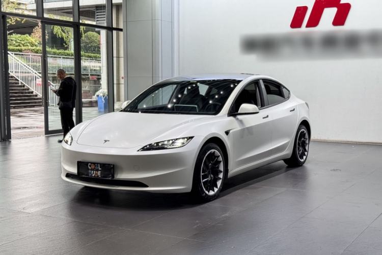 Tesla Model 3 2025 Rear-Wheel-Drive Version