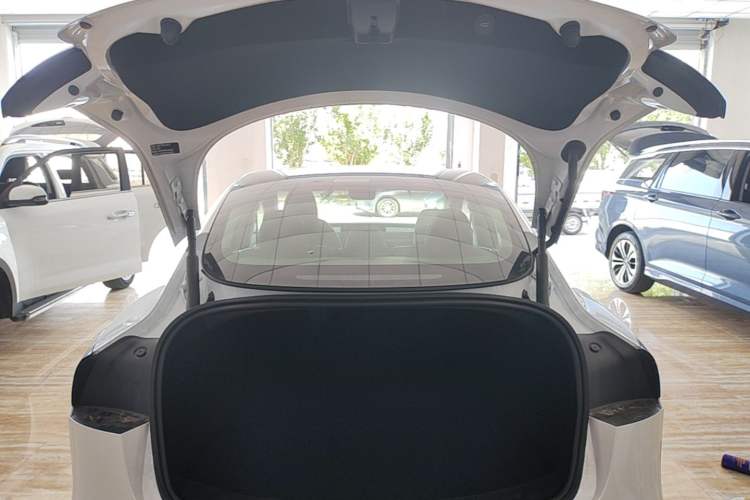 Used Tesla Model 3 2025 Long-Range All-Wheel-Drive Version Trunk