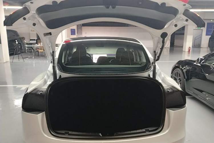 Used Tesla Model 3 2025 Rear-Wheel-Drive Version Trunk