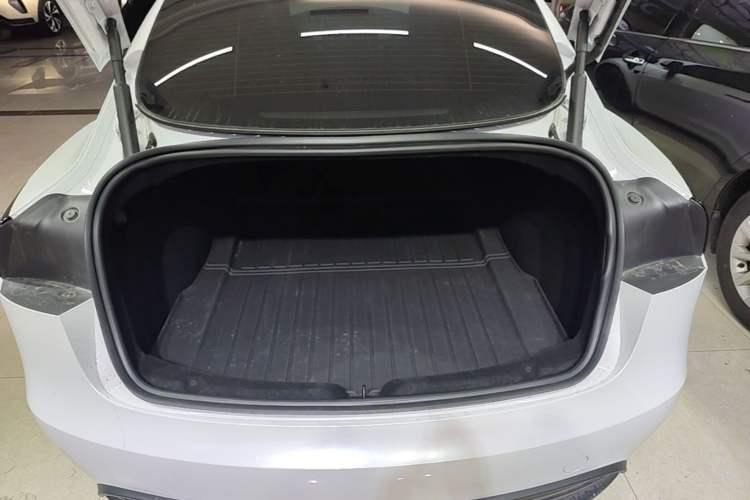 Used Tesla Model 3 2025 Rear-Wheel-Drive Version Trunk