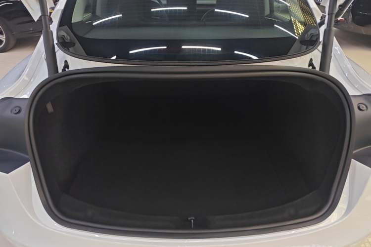 Used Tesla Model 3 2025 Rear-Wheel-Drive Version Trunk