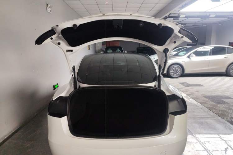 Used Tesla Model 3 2025 Long-Range All-Wheel-Drive Version Trunk