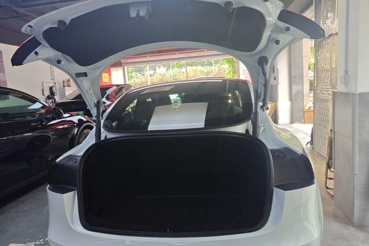 Used Tesla Model 3 2025 Rear-Wheel-Drive Version Trunk