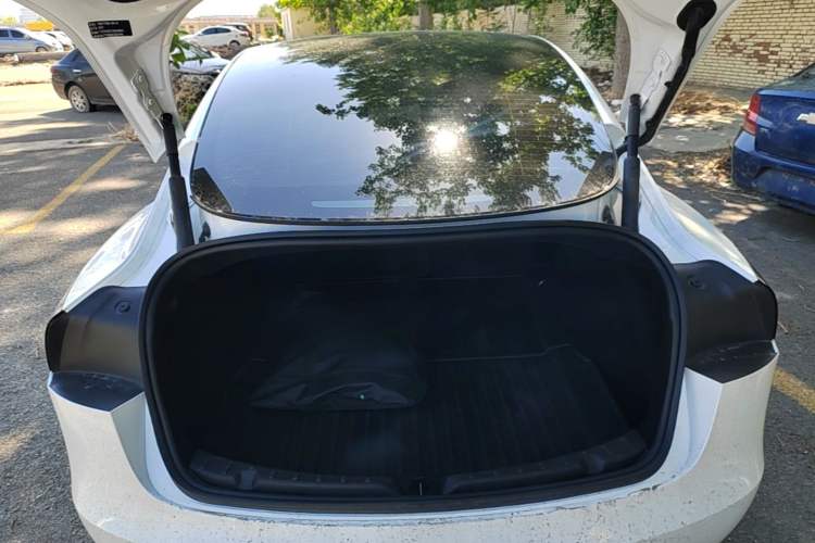 Used Tesla Model 3 2025 Rear-Wheel-Drive Version Trunk