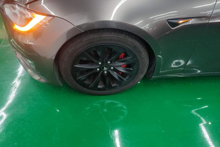 Used Tesla Model S 2017 S 75D Standard Range Edition Left Front Wheel Hub