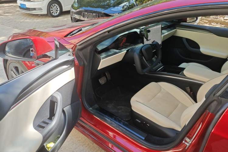 Used Tesla Model S 2023 Three-Motor All-Wheel-Drive Plaid Version Interior 3