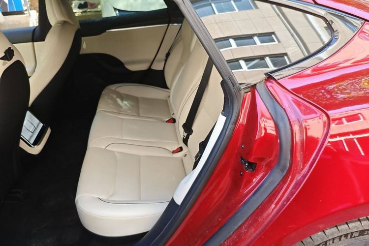 Used Tesla Model S 2023 Three-Motor All-Wheel-Drive Plaid Version Interior 4
