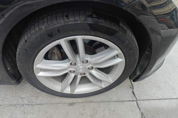 Used Tesla Model S 2014 S 85 Right Front Wheel Hub