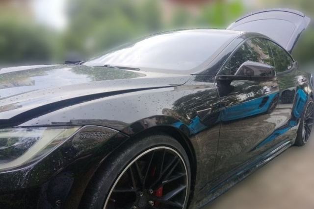 Used Tesla Model S Tesla Model, power 350 kW, voltage 350 V, capacity 245 kWh, 5 seats.